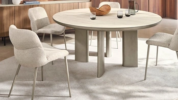 Tavolo Sandy rotondo con piano in ceramica di Calligaris