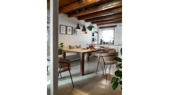 Tavolo allungabile con gambe in legno e top in ceramica Sigma di Connubia