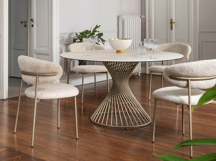 Tavolo rotondo in ceramica Vortex di Calligaris