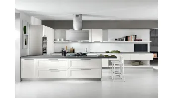 Cucina Classica Itaca angolare a ferro di cavallo in legno massello di Frassino laccato Bianco a poro aperto di Arredo3