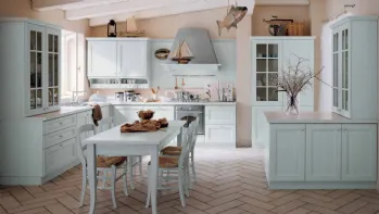 Cucina classica ad angolo in legno azzurro nuvola Newport di Veneta Cucine