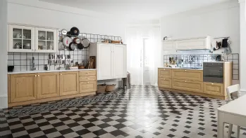 Cucina Classica ad angolo Pavese 04 in Rovere Naturale e Frassino laccato Bianco di Veneta Cucine