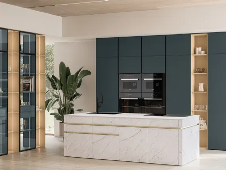 Cucina Moderna in laccato con isola in ceramica Iconica 06 di Veneta Cucine