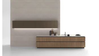 Cucina Moderna Logica 01 finitura nobilitato Noce naturale conb top in laminam Fokos sale di Valdesign