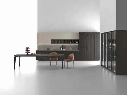 Cucina Moderna lineare Logica 09 finitura nobilitato Eukalipto fossile e laccato opaco Aghata con top  e schienale in Laminam Piasentina Grigio fiammato di Valdesign