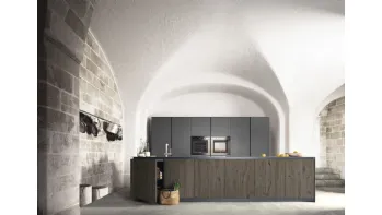 Cucina Moderna con isola Logica 10 finitura Rovere antico Ghiro e laccato opaco Grigio con top in acciaio di Valdesign