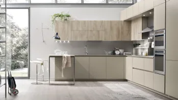 Cucina Moderna Lounge 10 angolare con penisola in laccato Beige Ecru e Rovere Coloniale di Veneta Cucine