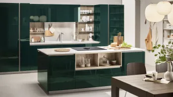 Cucina Moderna Lounge con isola in laccato lucido Verde Alpi di Veneta Cucine
