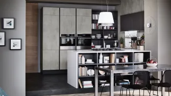 Cucina Moderna Oyster con penisola in finitura Beton Grigio Dek e Ardesia di Veneta Cucine