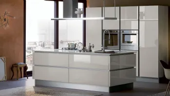 Cucina Moderna Ri-flex 06 con isola in vetro laccato lucido Grigio Corda di Veneta Cucine