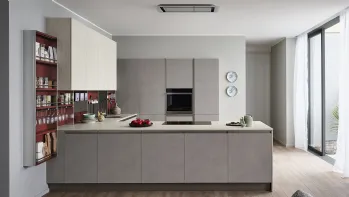 Cucina Moderna Start Time Presa 07 con penisola in finitura Graffiato scuro e Play Rovere chiaro di Veneta Cucine