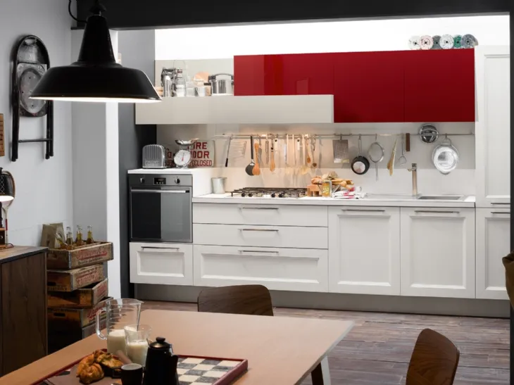 Cucina Moderna Tablet lineare in laccato opaco Bianco e laccato lucido Rosso Ciliegia di Veneta Cucine