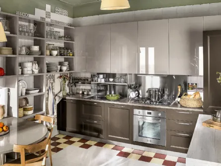 Cucina Moderna Tablet con penisola in finitura Link Rovere Marrone e laccato lucido Marron Mocaccino di Veneta Cucine