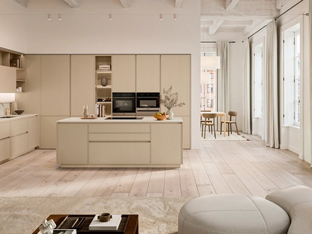 Cucina Moderna con isola Sakura 04 in Frassino laccato Beige di Veneta Cucine