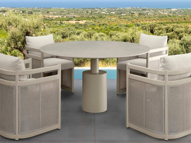 Tavolo in gres e Sedie in alluminio Edwin Alu di Talenti