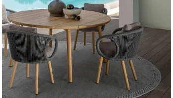 Tavolo in legno con sedie in legno e tessuto Karen di Talenti