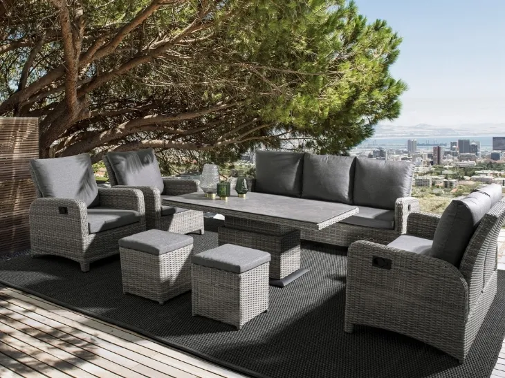 Tavolo da giardino Kent con base in fibra sintetica e top vetro ceramica di Bizzotto