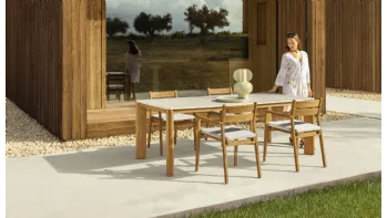 Tavolo in legno e graniglia con Sedie in legno Oliver di Talenti