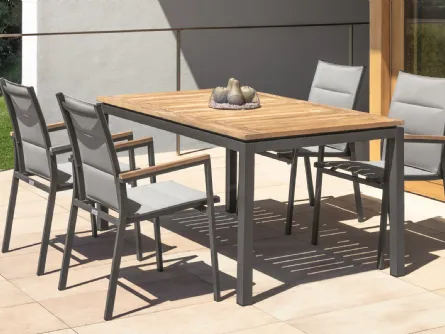 Tavolo in legno e alluminio con sedie in tessuto e alluminio Timber di Talenti